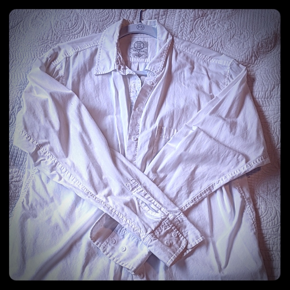 White boyfriend-fit button down